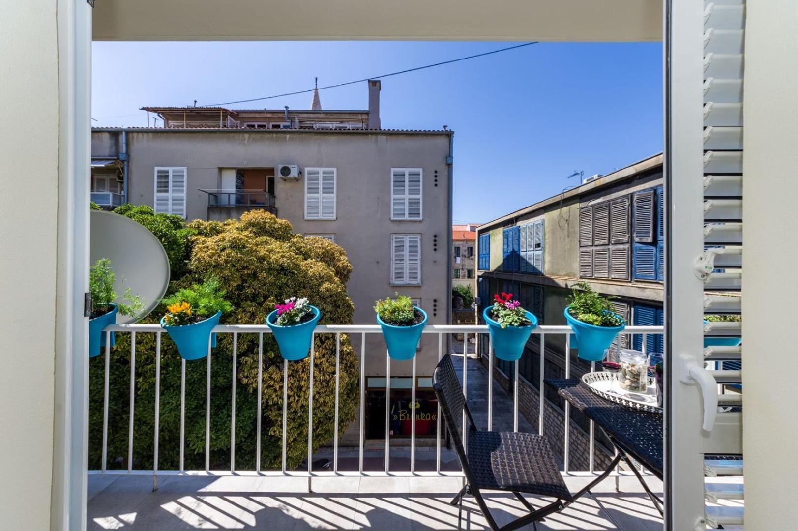 Ema 2Br Apt. In Old Town Centre Zara Esterno foto